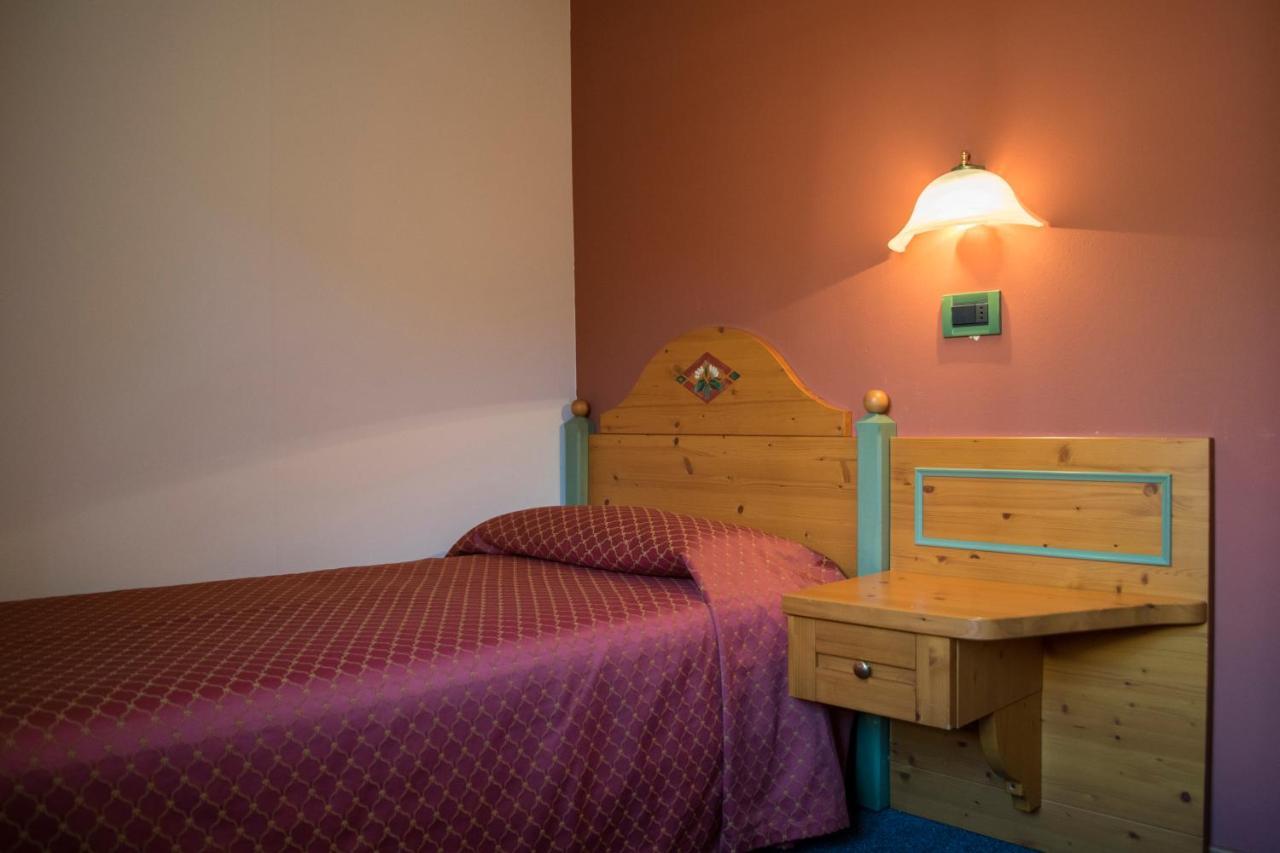 Alpen Garten Hotel Margherita Rumo Экстерьер фото