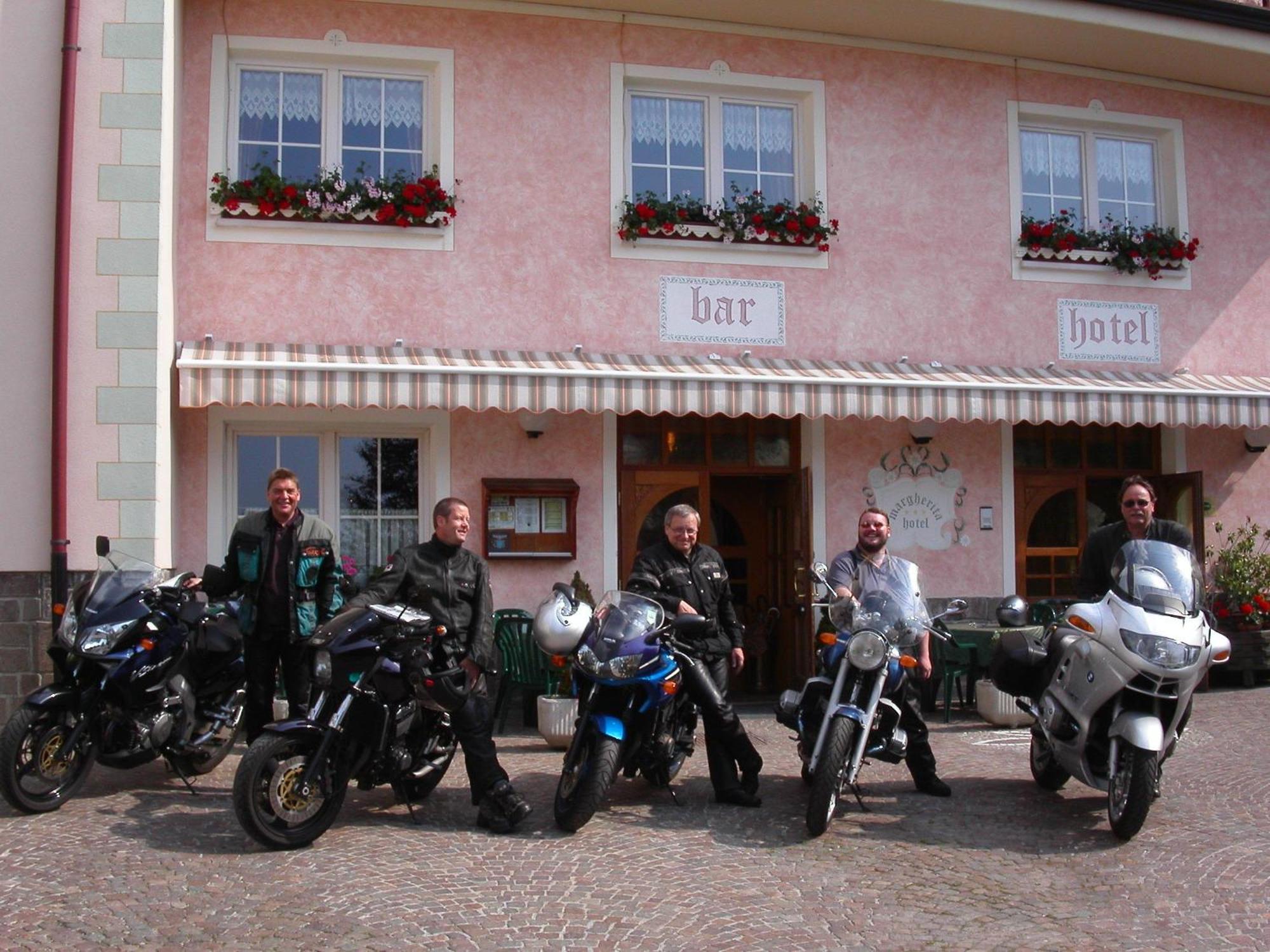 Alpen Garten Hotel Margherita Rumo Экстерьер фото